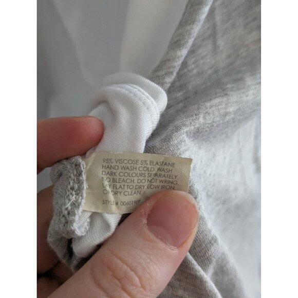 Club Monaco Lightweight V Neck Long Sleeve T-shirt - Picture 6 of 7